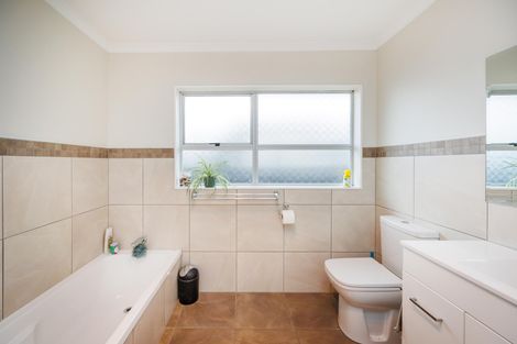 Photo of property in 52 Kentucky Way, Awapuni, Palmerston North, 4412
