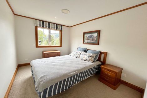 Photo of property in 33 Cornwall Road, Lyttelton, 8082
