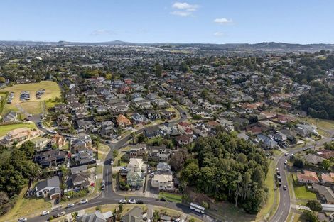 Photo of property in 3 Fairchild Avenue, Goodwood Heights, Auckland, 2105