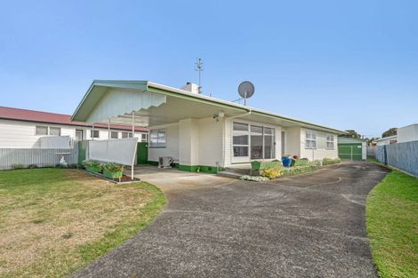 Photo of property in 19 Tainui Street, Castlecliff, Whanganui, 4501
