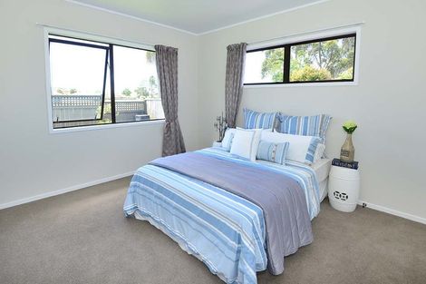 Photo of property in 31 Ronald Macken Place, Windsor Park, Auckland, 0632