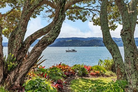 Photo of property in 22 Karoro Road, One Tree Point, 0118