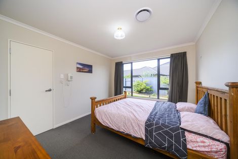 Photo of property in 53 Geneva Terrace, Kelvin Grove, Palmerston North, 4414
