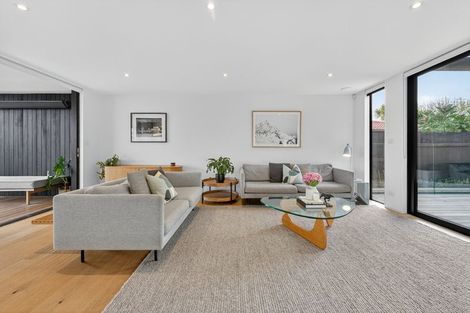 Photo of property in 1/517 Beach Road, Murrays Bay, Auckland, 0630