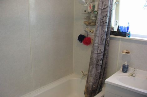 Photo of property in 26 Holmes Grove, Naenae, Lower Hutt, 5011