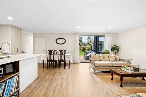 Photo of property in 9 Metoriti Crescent, Karaka, 2124