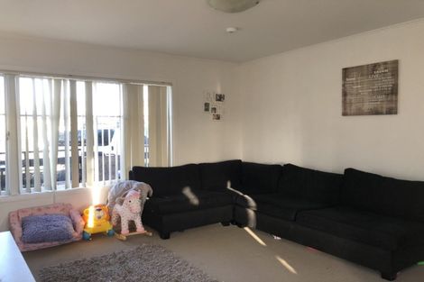 Photo of property in 9 Kirrie Avenue, Te Atatu South, Auckland, 0610