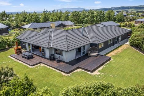Photo of property in 17 Westwood Drive, Aokautere, Palmerston North, 4471