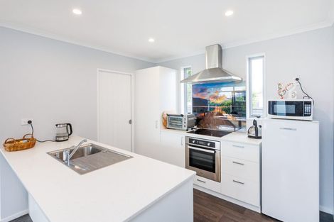 Photo of property in 58 Exeter Crescent, Takaro, Palmerston North, 4412