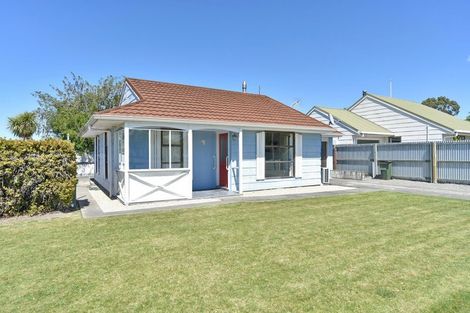 Photo of property in 4 Amberley Beach Road, Amberley, 7410