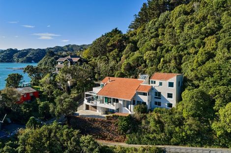 Photo of property in 5 Rangiuru Road, Mahina Bay, Lower Hutt, 5013