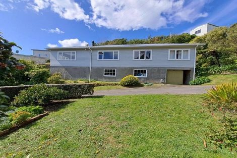 Photo of property in 102 Glanmire Road, Newlands, Wellington, 6037
