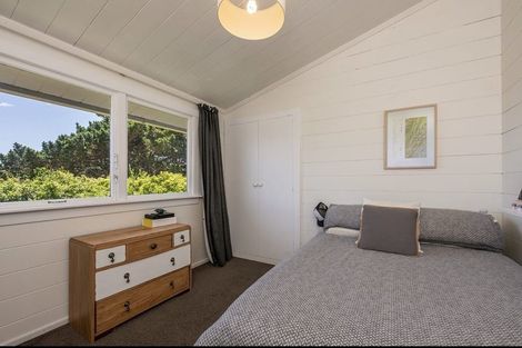 Photo of property in 15 Dunmail Way, Newlands, Wellington, 6037