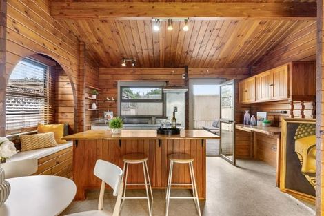 Photo of property in 9 Rewa Street, New Lynn, Auckland, 0600