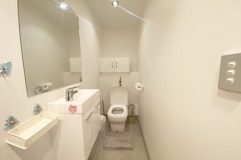 Photo of property in 28 Tamahere Drive, Glenfield, Auckland, 0629