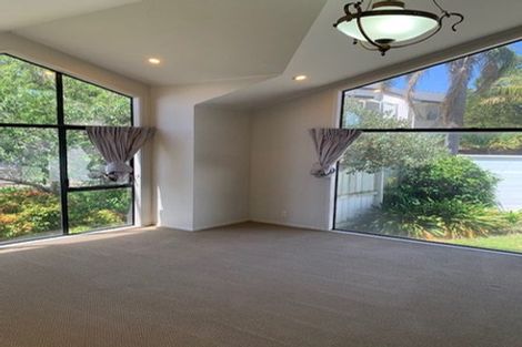 Photo of property in 20 Gillard Place, Eastern Beach, Auckland, 2012