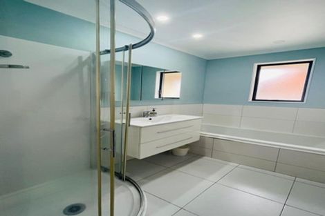 Photo of property in 70a Hobsonville Road, West Harbour, Auckland, 0618