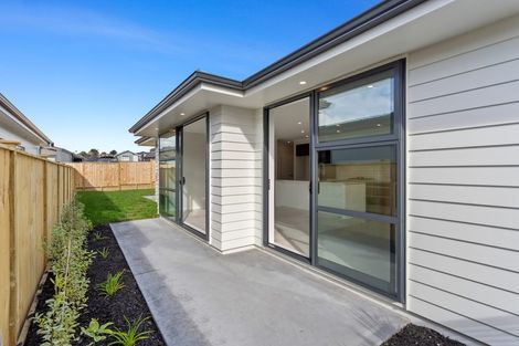 Photo of property in 13 Onekura Street, Red Beach, 0932