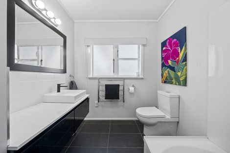Photo of property in 1/57 Sunnyside Road, Sunnyvale, Auckland, 0612