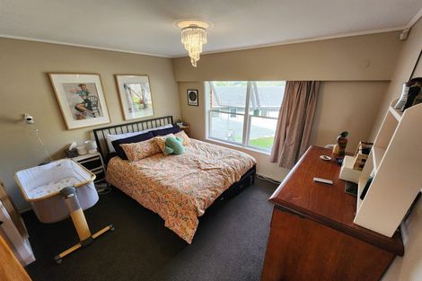 Photo of property in 2/10 Ayton Drive, Totara Vale, Auckland, 0629