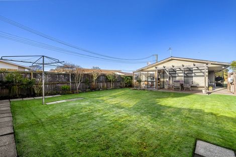 Photo of property in 96 Englefield Road, Northwood, Christchurch, 8051
