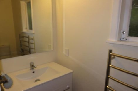 Photo of property in 10 Stella Grove, Newlands, Wellington, 6037