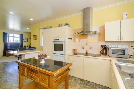 Photo of property in 20 Ross Street, Marton, 4710