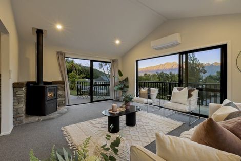Photo of property in 14 Sainsbury Road, Fernhill, Queenstown, 9300