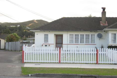 Photo of property in 72 Dyer Street, Epuni, Lower Hutt, 5011