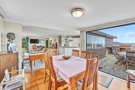 Photo of property in 1/11 Bernleigh Terrace, West Harbour, Auckland, 0618