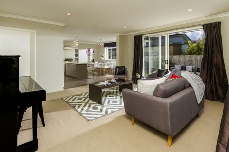 Photo of property in 42 Huntington Park Drive, Greenhithe, Auckland, 0632
