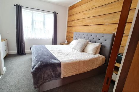 Photo of property in 36 Karaka Street, Helensville, 0800