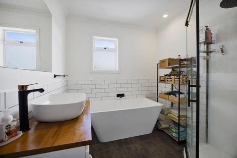 Photo of property in 9 Standish Street, Midhirst, Stratford, 4394