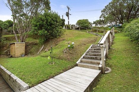 Photo of property in 27 Hampton Hill Road, Tawa, Wellington, 5028