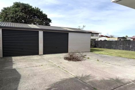 Photo of property in 44 Beach Road, Te Atatu Peninsula, Auckland, 0610