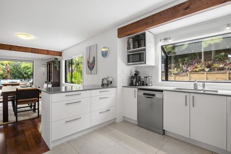 Photo of property in 109 Takahe Road, Titirangi, Auckland, 0604