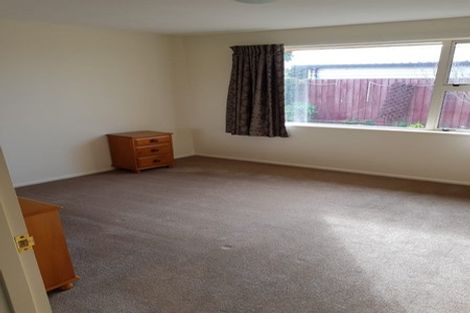 Photo of property in 15 Honeysuckle Place, Northcote, Christchurch, 8052