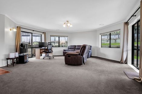 Photo of property in 13 Guernsey Place, Grandview Heights, Hamilton, 3200