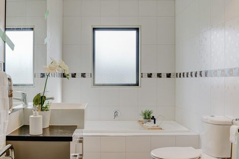 Photo of property in 15 Chadwick Place, Rototuna North, Hamilton, 3210