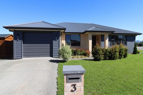 Photo of property in 3 Hereford Drive, Carterton, 5713