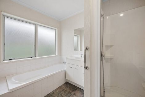 Photo of property in 6 Cabeleigh Drive, Helensville, 0800