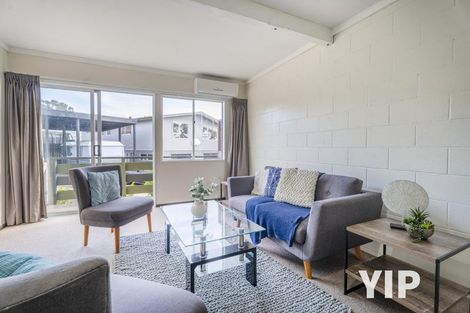 Photo of property in 15f2 Bloomsbury Grove, Newlands, Wellington, 6037