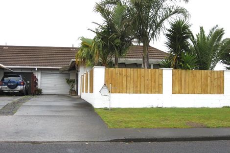 Photo of property in 2 Dumas Place, Rosehill, Papakura, 2113