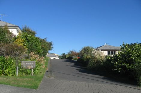 Photo of property in 14 Joseph Banks Drive, Whitby, Porirua, 5024