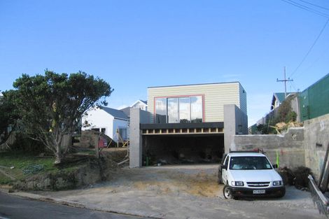 Photo of property in 8 Nevay Road, Karaka Bays, Wellington, 6022