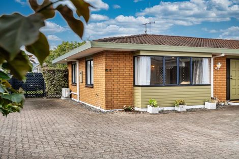 Photo of property in 10 Golf Road, Mount Maunganui, 3116