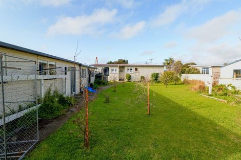 Photo of property in 32 Shortt Street, Foxton Beach, Foxton, 4815