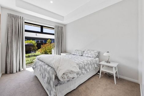 Photo of property in 17 Lees Road, Strowan, Christchurch, 8052