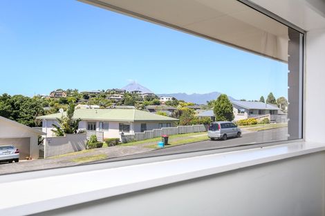 Photo of property in 1 Cabot Place, Frankleigh Park, New Plymouth, 4310