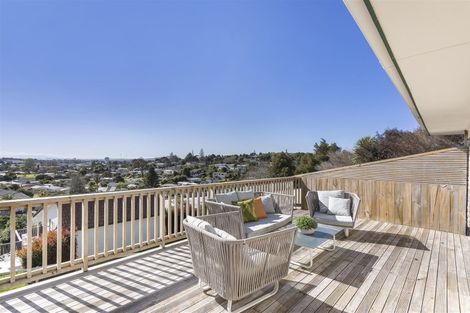 Photo of property in 2/8 Havana Place, Glenfield, Auckland, 0629